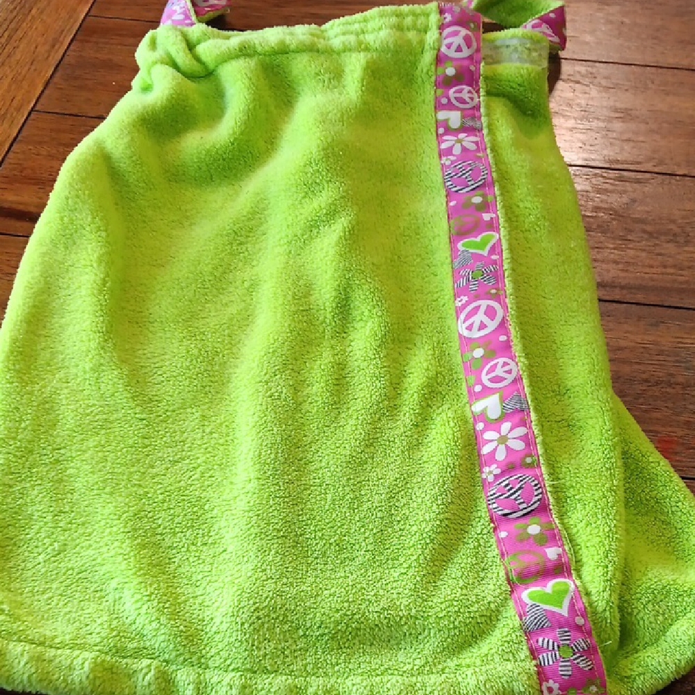 Three Cheers Bright Green Towel with Pink Peace Sign Trim Girls
